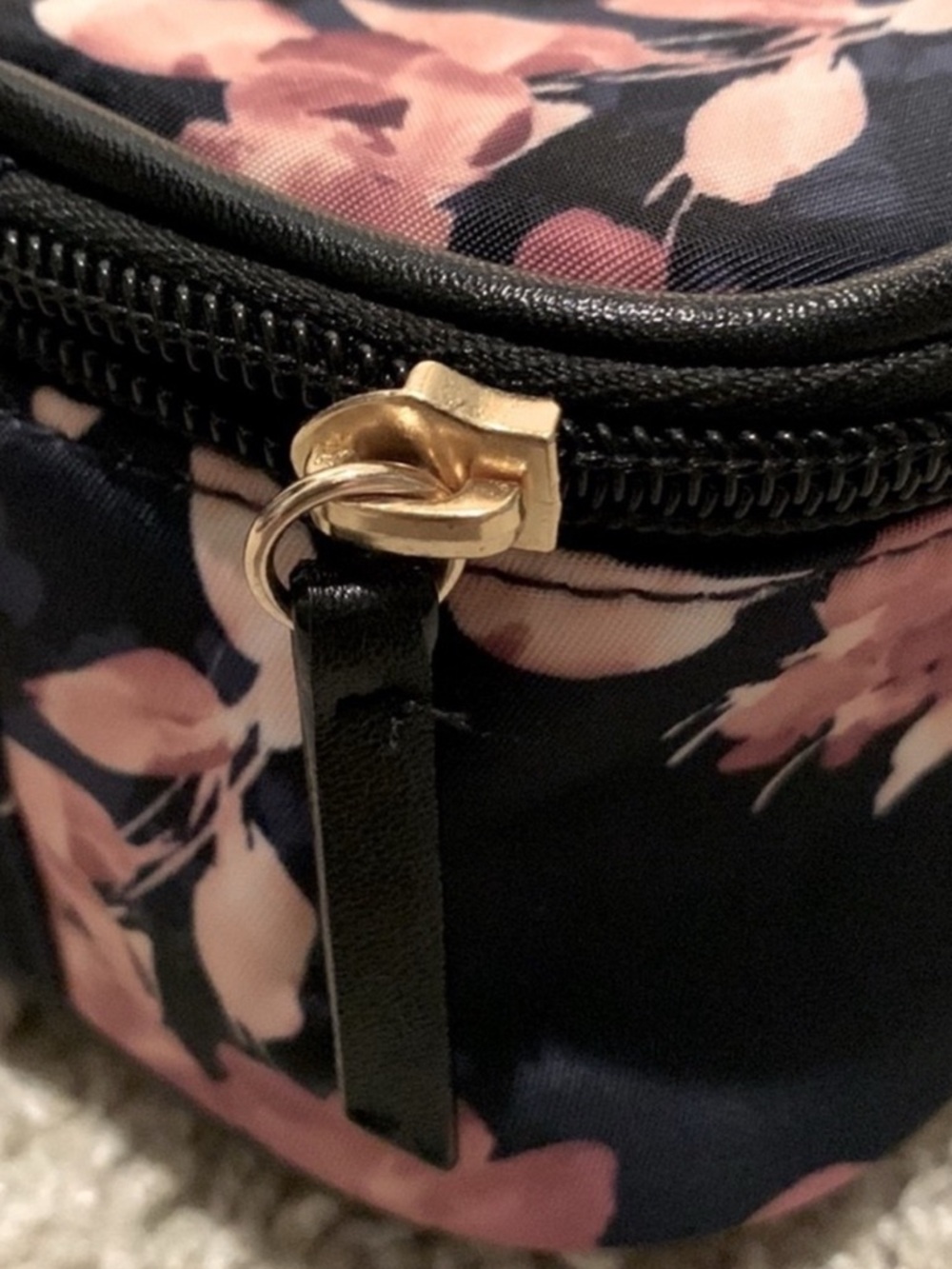 🕊️Victoria’s Secret Cosmetic Case - Picture 5 of 5